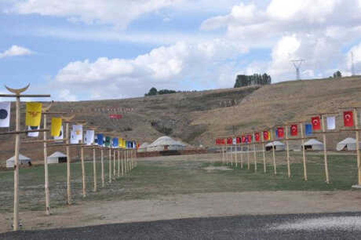 Ahlat\'ta Cumhurbaşkanlığı Köşkü İçin 10 Bin Metrekare Yer Teklifi