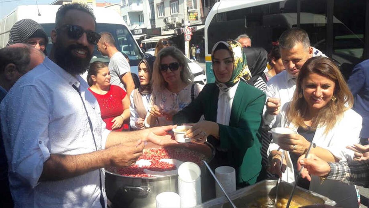 AK Parti Kadın Kollarından Aşure İkramı