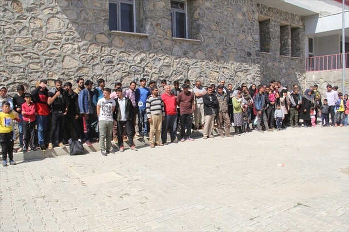 Başkale\'de 98 Yabancı Uyruklu Kaçak Şahıs Yakalandı