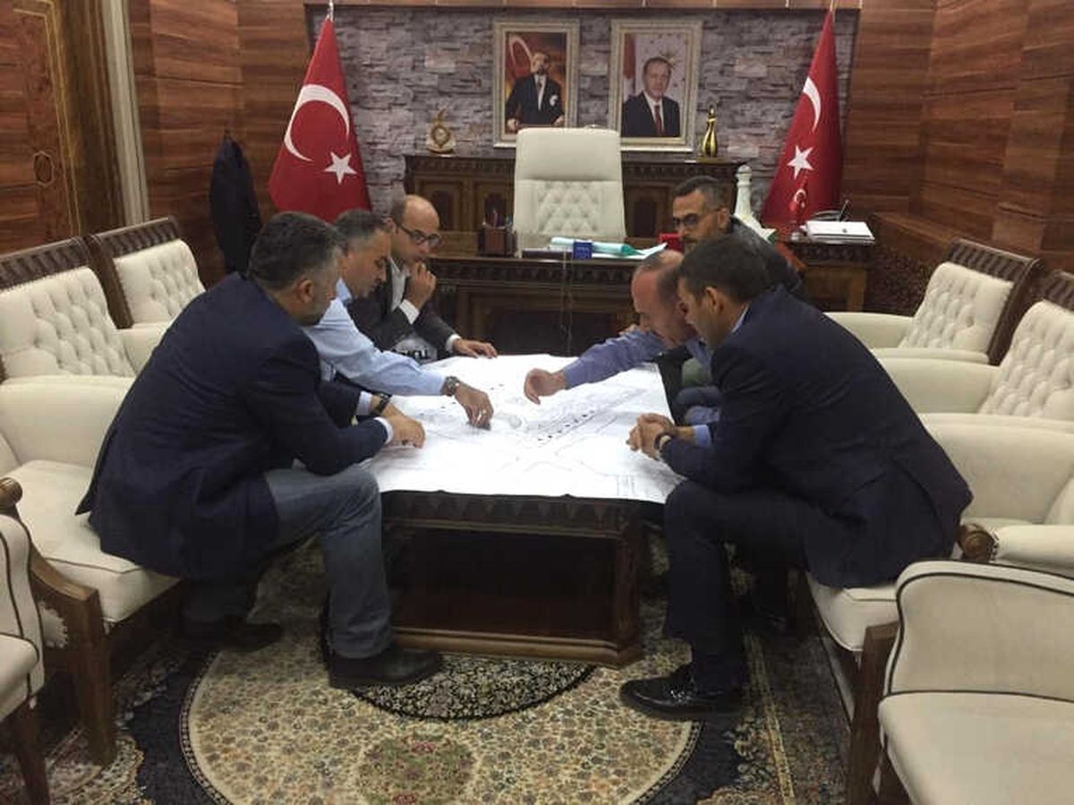 Başkan Ay Yüksekova\'ya Gitti