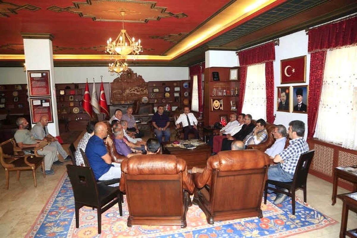 Belediye Başkanı Seçen, Muhtarlarla İstişare Toplantısı Yaptı