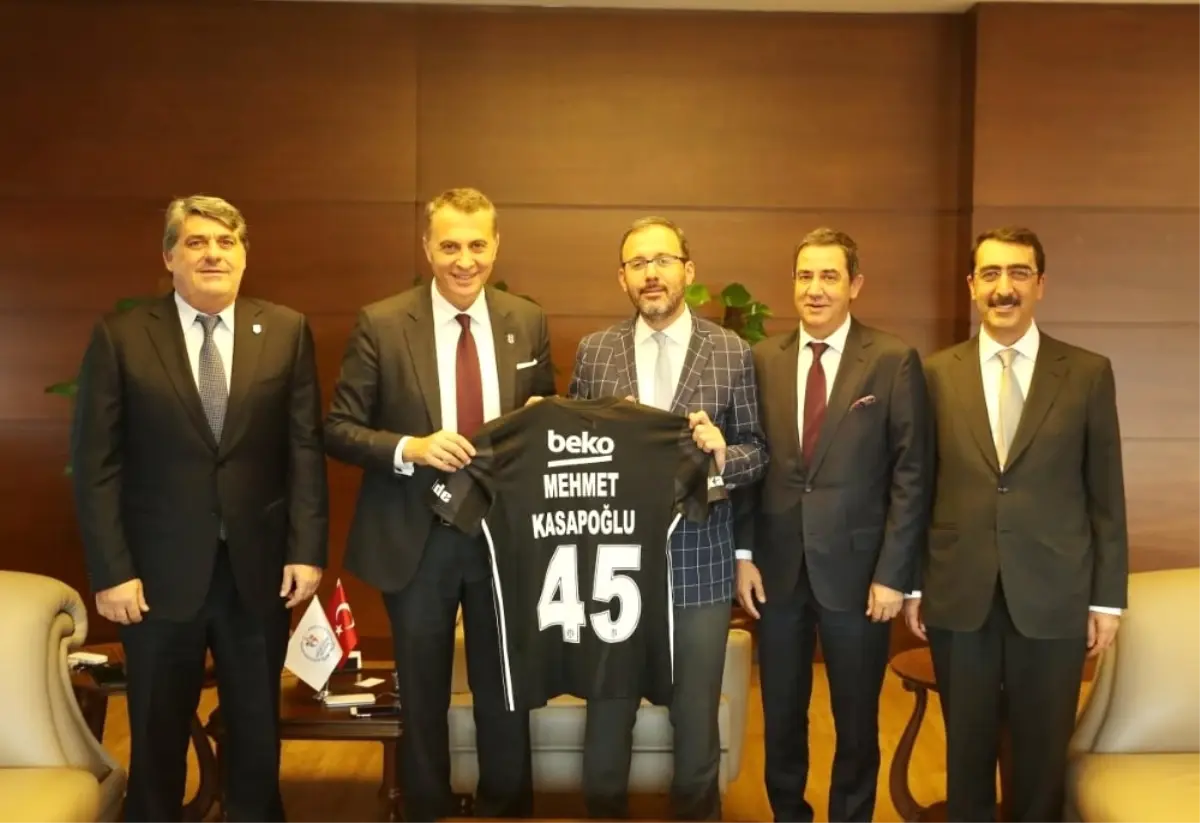 Beşiktaş\'tan Bakan Kasapoğlu\'na Ziyaret