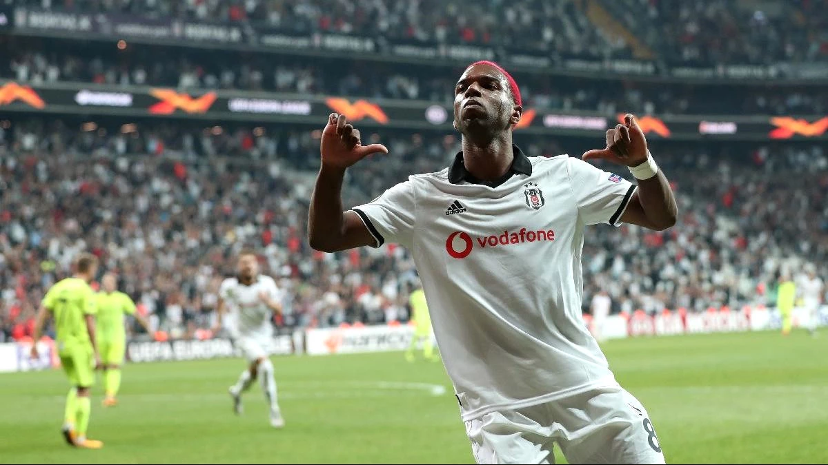 Beşiktaş Teknik Direktörü Şenol Güneş, Ryan Babel\'i Forvette Oynatmayı Planlıyor