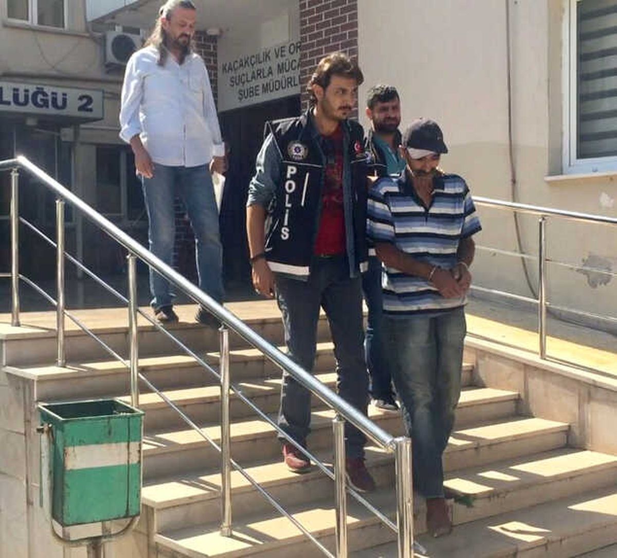 Bir Kilo Esrarla Yakalandılar