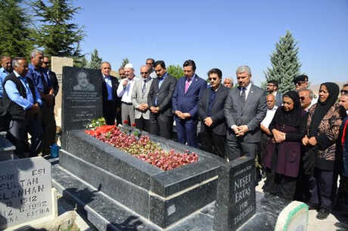 Bozkırın Tezenesi\' Neşet Ertaş, Ölüm Yıl Dönümünde Mezarı Başında Anıldı