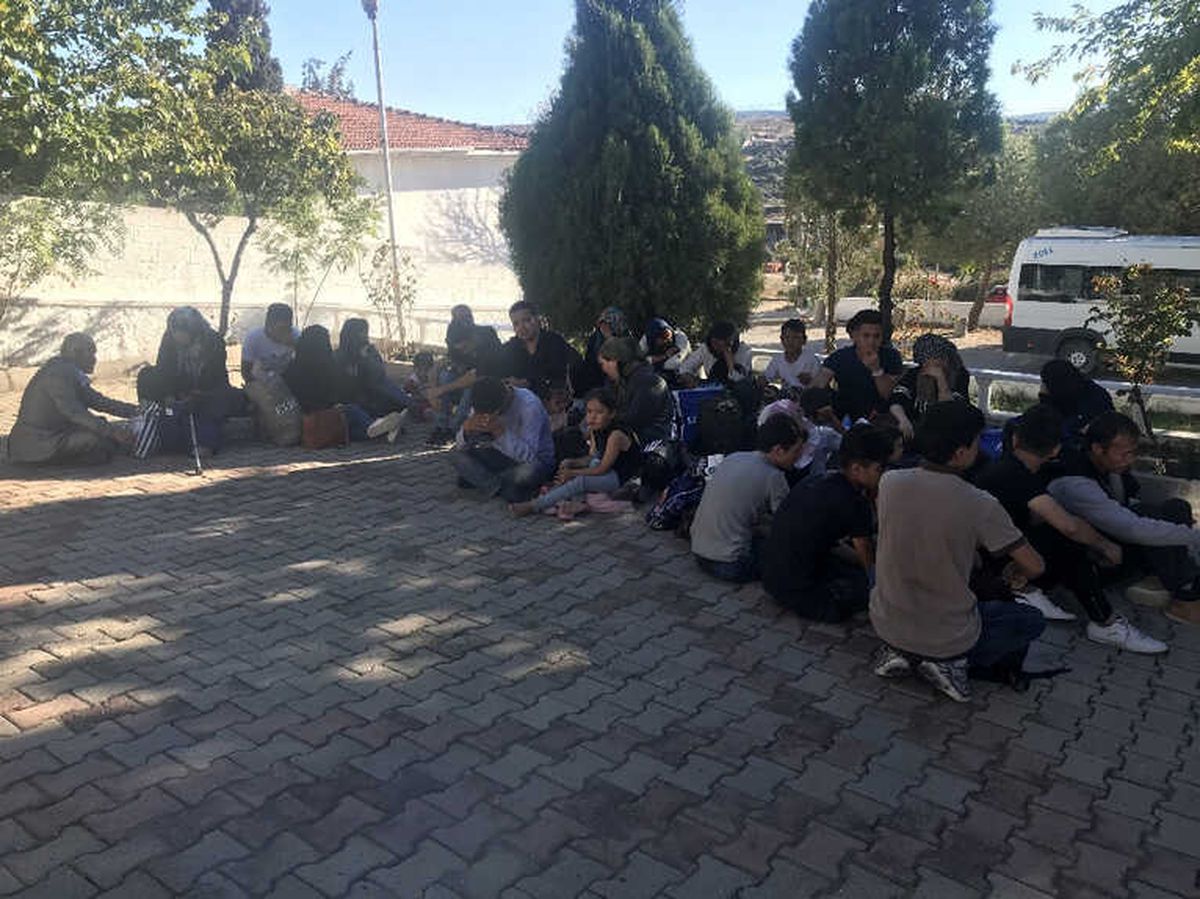 Çanakkale\'de 47 Kaçak Göçmen Yakalandı