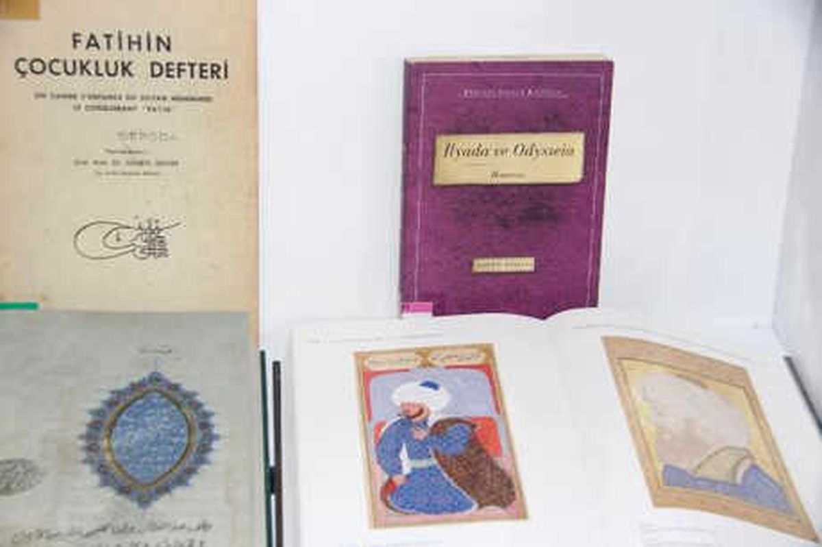 Edirne\'de Atatürk ve Fatih Sultan Mehmet\'in Okuduğu Kitaplar Okuyucuya Sunuldu