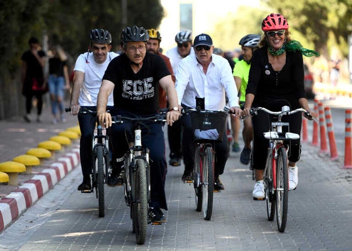 Ege\'de Pedallar "Dünya Otomobilsiz Yaşam Günü" İçin Çevrildi