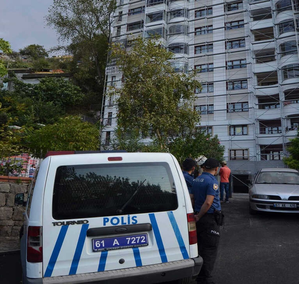 Emekli Albay Oğlunu Öldürdü, Eşi ve Kızını Yaraladı