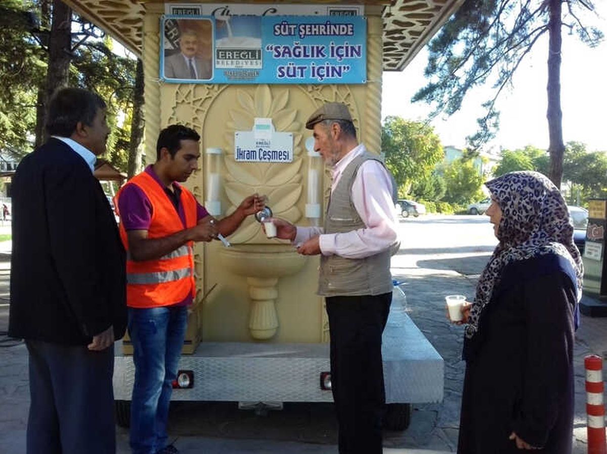 Ereğli Belediyesinden Süt İkramı