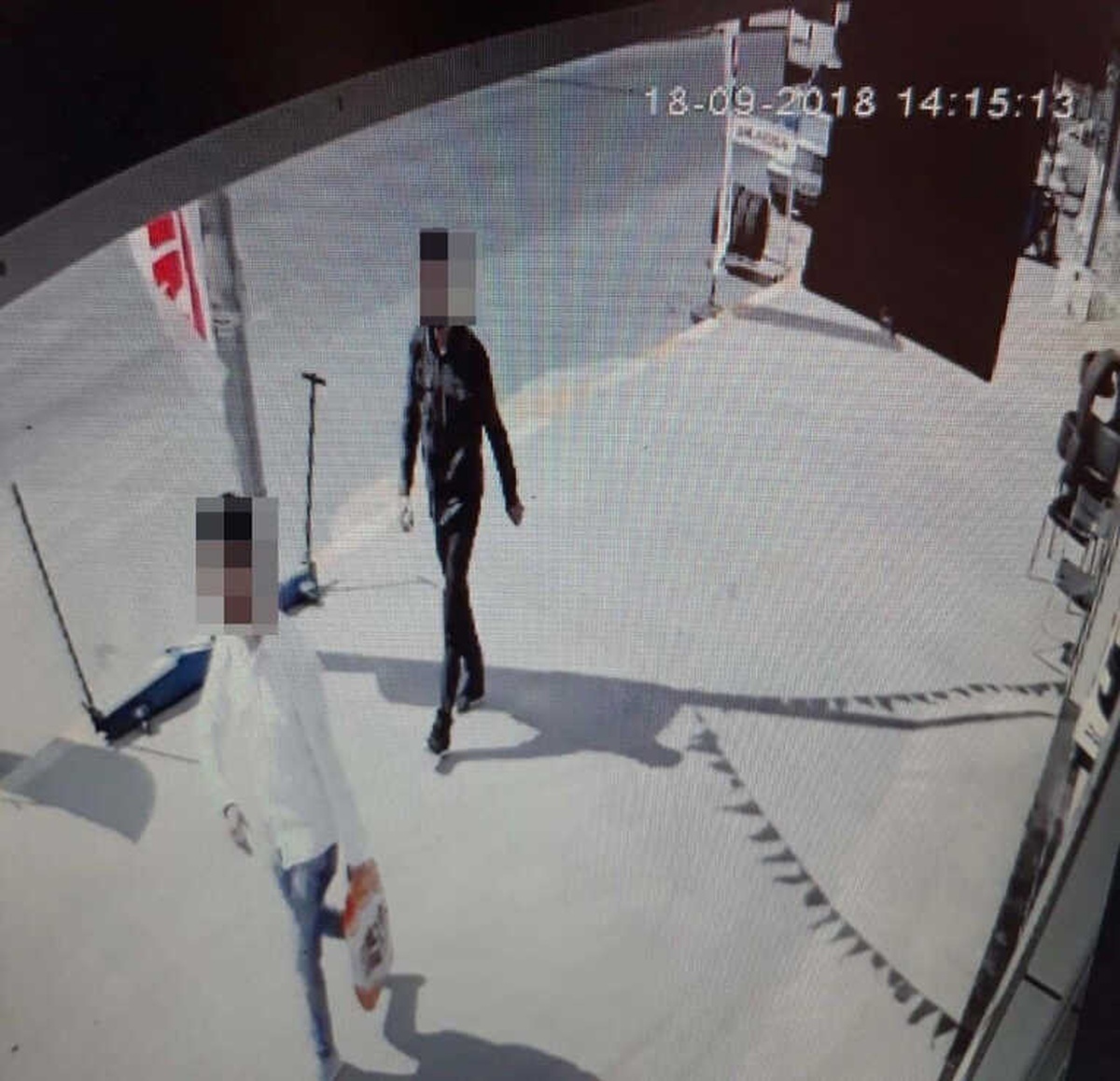 Esenyurt\'ta Hırsızlık Zanlıları Otomobilde Yakalandı