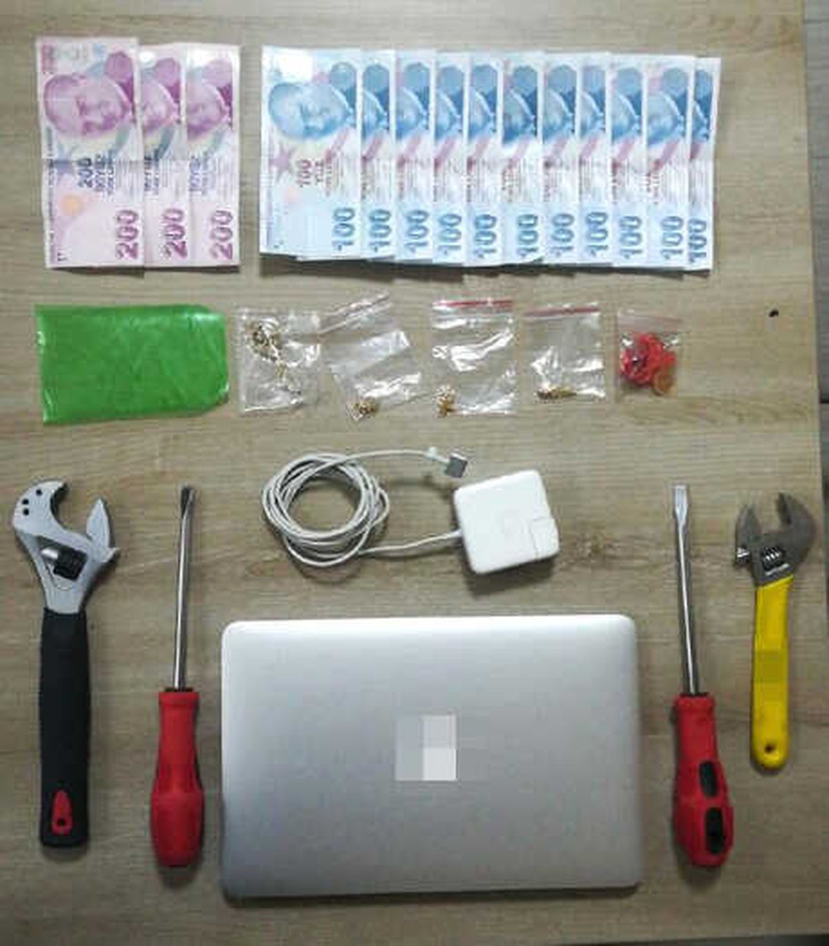 Evi Soyan Hırsızlar 1 Gün Sonra Yakalandı