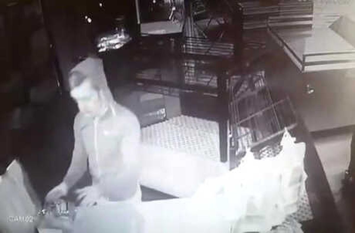 Fırındaki Sadaka Kutusunu Çalan Hırsız, Kameradan Yakalandı