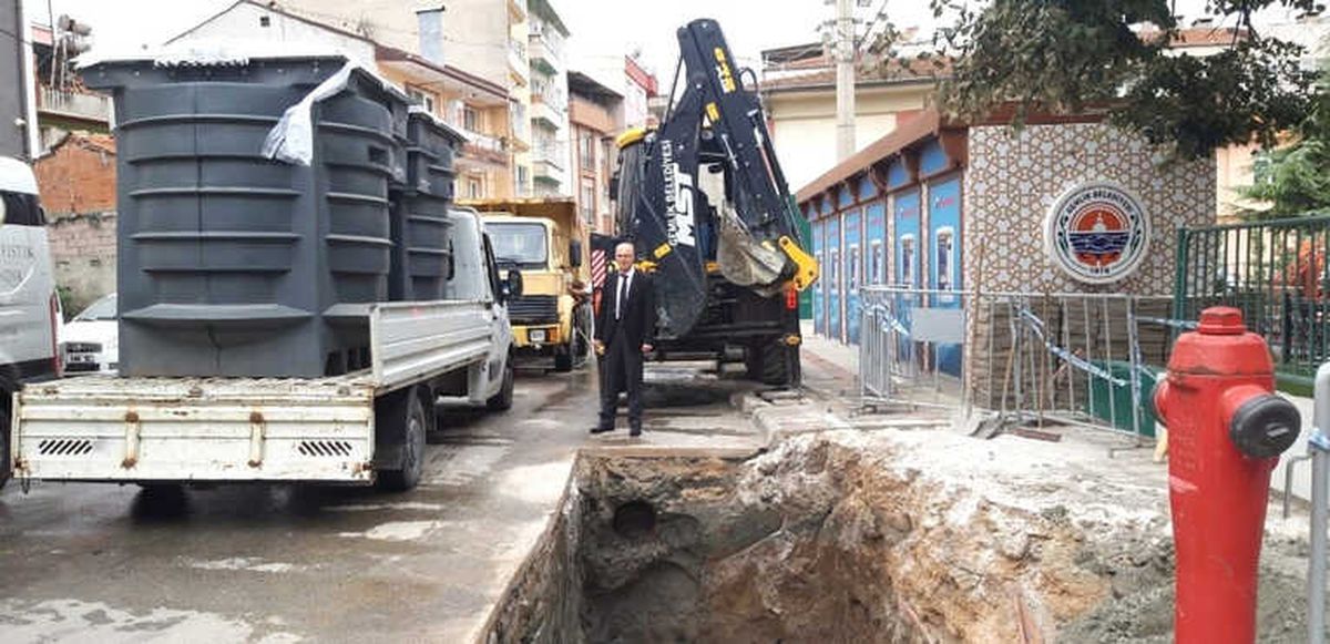 Gemlik\'te Yer Altı Çöp Konteynırları Yaygınlaşıyor
