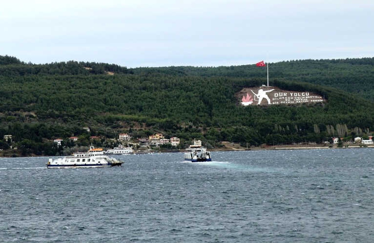 Gökçeada\'da Feribot Seferlerine Fırtına Engeli