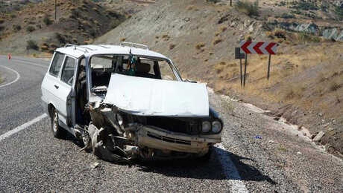 Gölbaşı\'nda Otomobiller Çarpıştı: 6 Yaralı