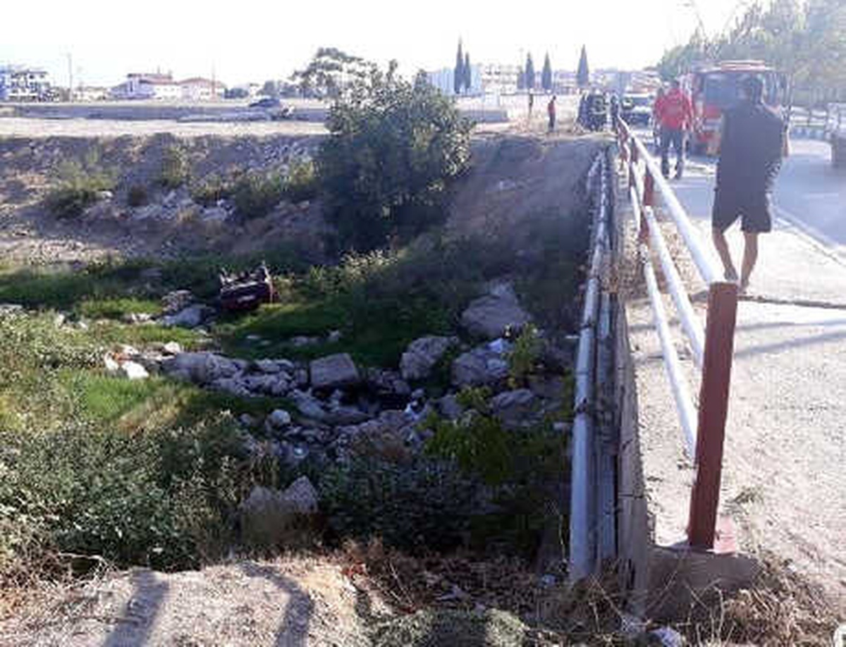 Irlamaz Çayı\'na Uçan Otomobilin Sürücüsü Yaralandı