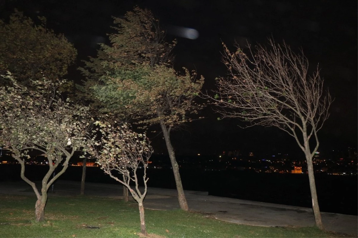 İstanbul\'da Şiddetli Rüzgar Etkili Oluyor