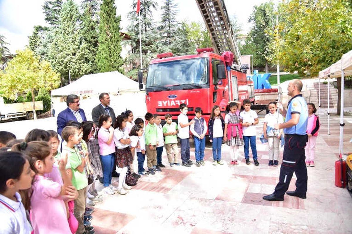 İtfaiyecilik Haftası\'nde Bilgilendirme Stardı