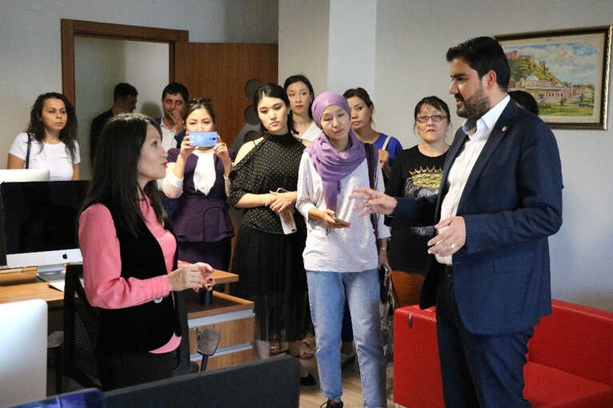 Kazakistanlı Gazetecilerden Ggc\'ye Ziyaret