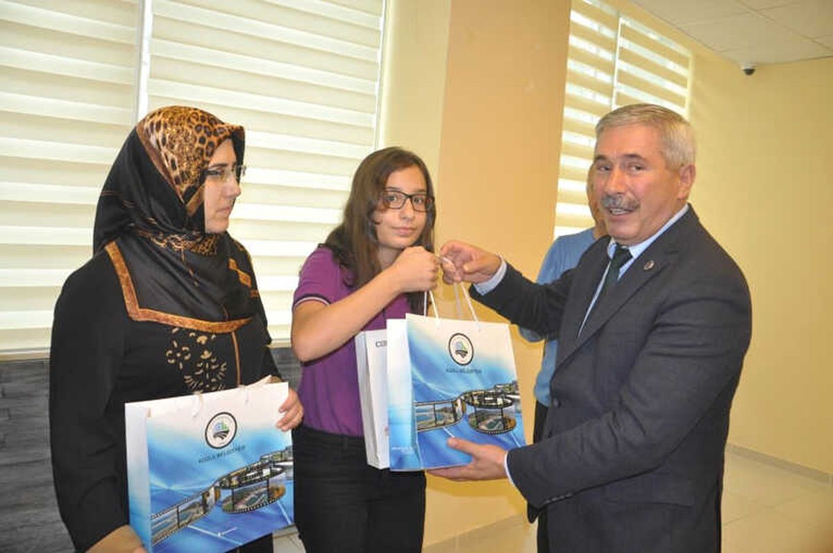 Kur\'an-ı Kerim Öğrenen Miniklere Tablet Hediyesi