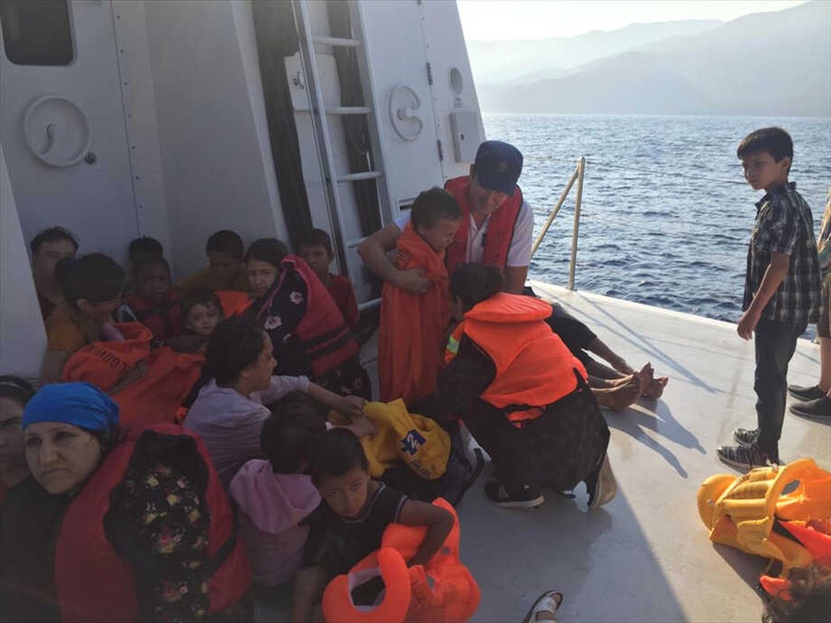 Kuşadası\'nda 46 Düzensiz Göçmen Kurtarıldı