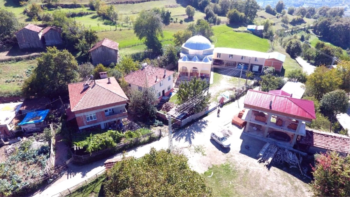Sinop\'ta Eymir Köyüne Yapılmak İstenen Cami Minaresi Köylüyü İkiye Böldü