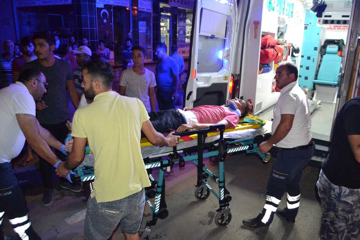 Motosiklet ile Yolcu Minibüsü Çarpıştı: 2 Yaralı