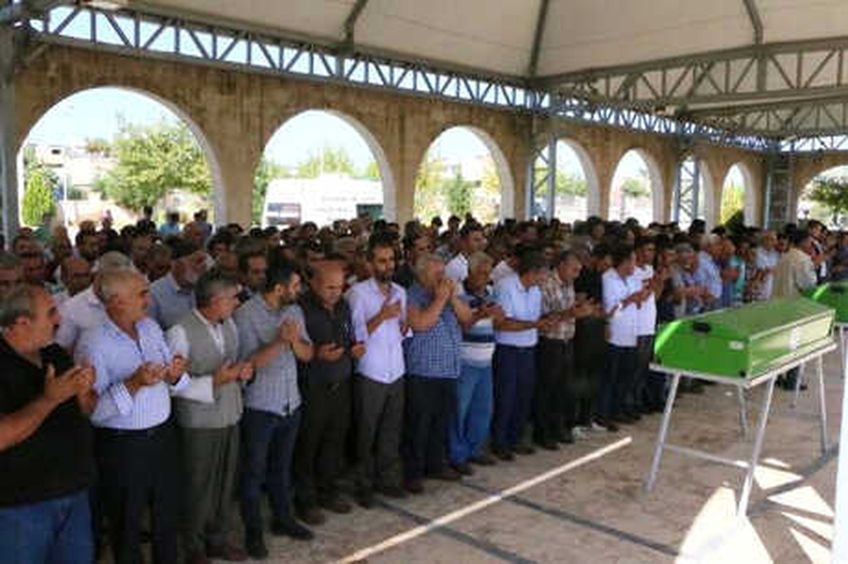 Oğlunu Uyurken, Eşini Yemek Yaparken Öldürmüş