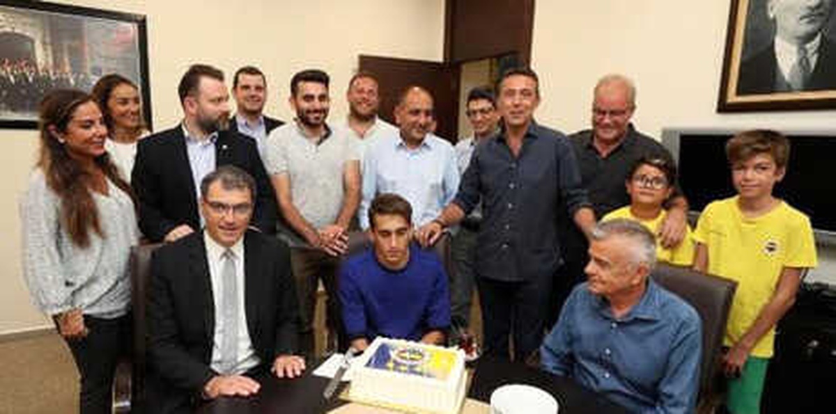 Ömer Faruk Beyaz Derbide Top Toplayıcı!