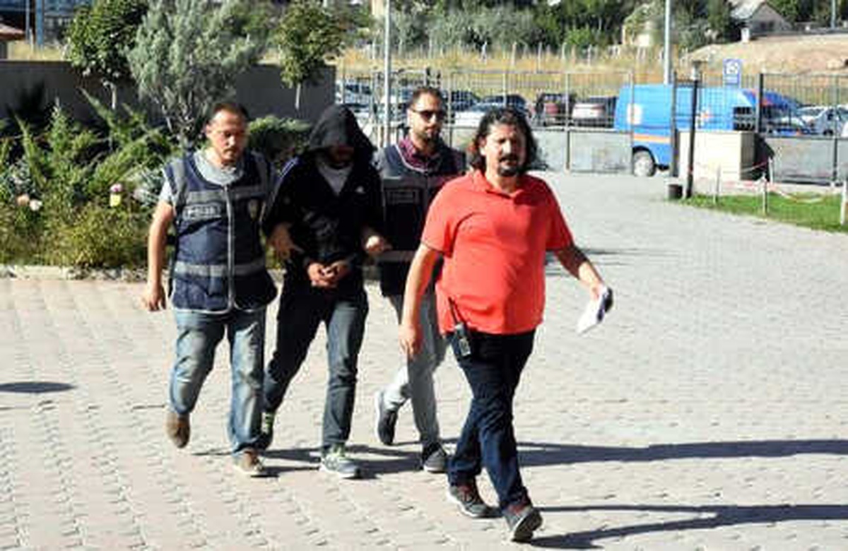 Otomobilden Cep Telefonu Çalan Şüpheli Yakalandı