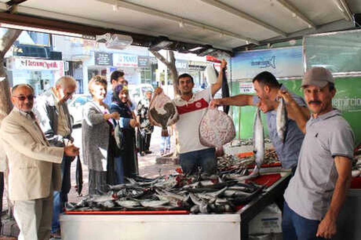 Palamut Bereketi Hem Balıkçıyı Hem Vatandaşı Sevindirdi