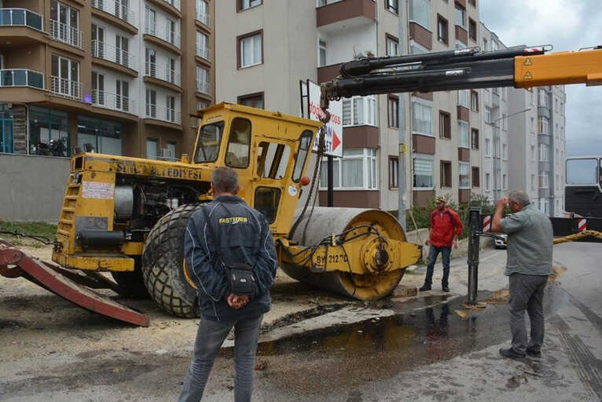 Sinop\'ta İş Makinesi Devrildi: 1 Yaralı