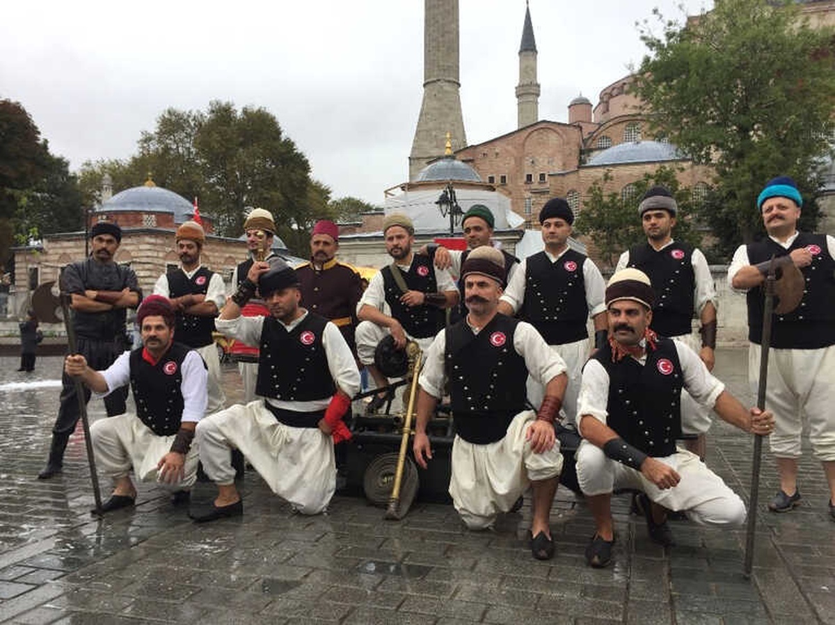 Tarihi \'Tulumbacılar\'dan Sultanahmet Meydanı\'nda Gösteri