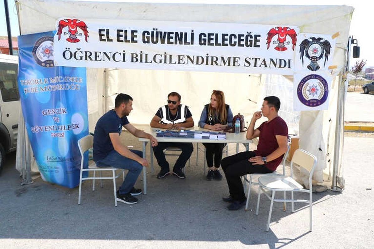 Üniversite Öğrencileri Terör Tehlikesine Karşı Bilinçlendiriliyor