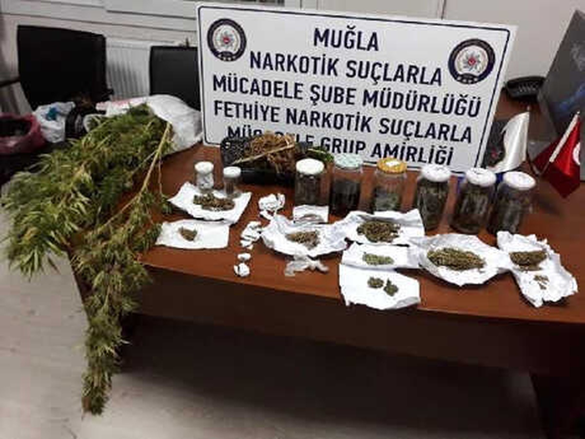 Uyuşturucuyu Çocuk Parkına Gömmüş