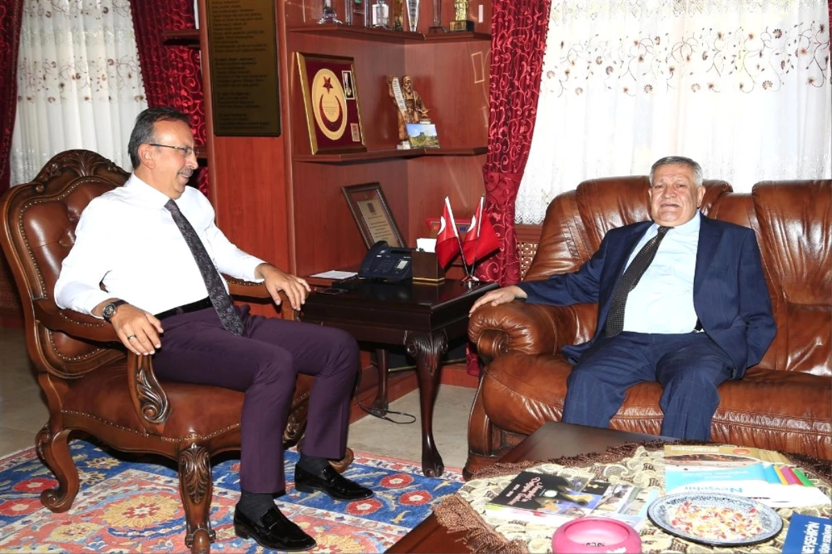 Vali Yardımcısı Ahmet Soley, Belediye Başkanı Seçen\'e Veda Etti