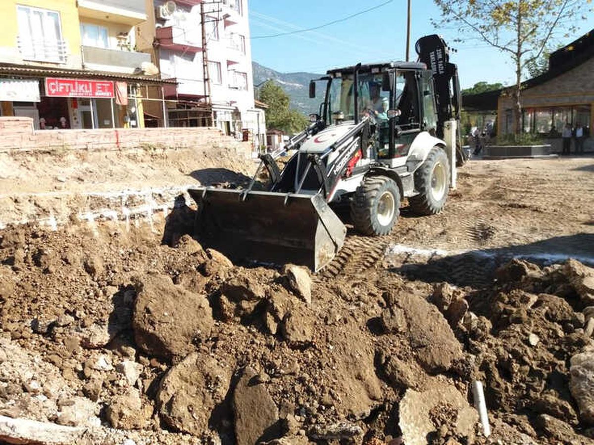 Vezirhan\'da Meydan Yenileme Çalışmaları Devam Ediyor