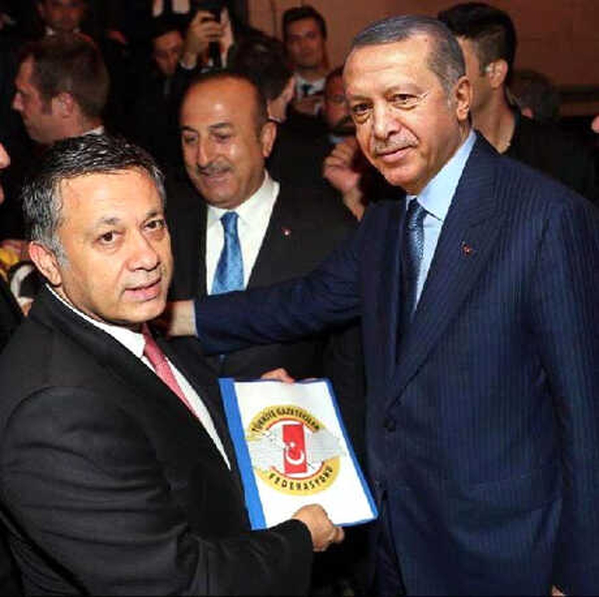 Yerel Medyanın Sorunlarını İçeren Dosya, Cumhurbaşkanı Erdoğan\'a Verildi