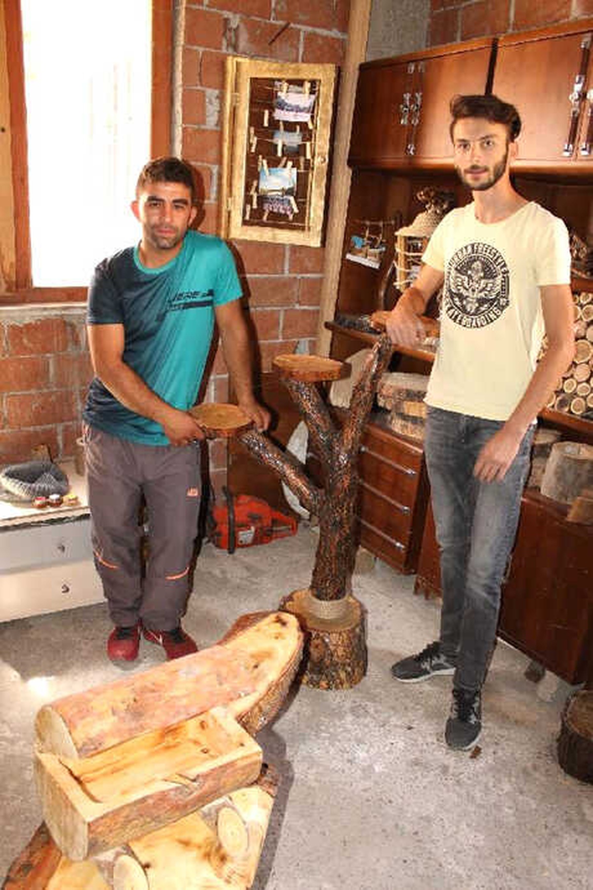 Ağaç Kütüklerinden Hediyelik Eşya Yapıyorlar