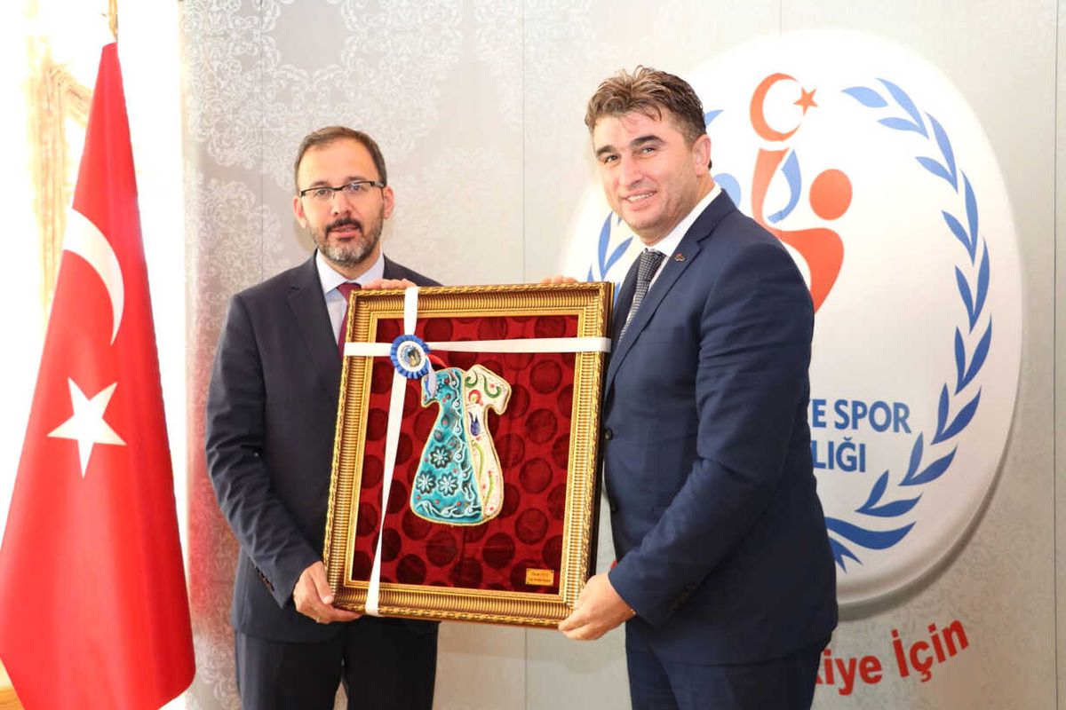 Bakan Kasapoğlu, Memleketi Kula\'da Doğalgazın İlk Kazmasını Vuracak