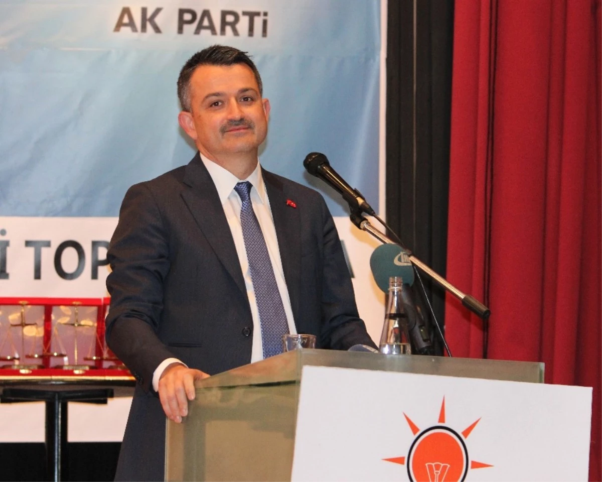 Bakan Pakdemirli İzmir\'de Ak Partililerle Bir Araya Geldi