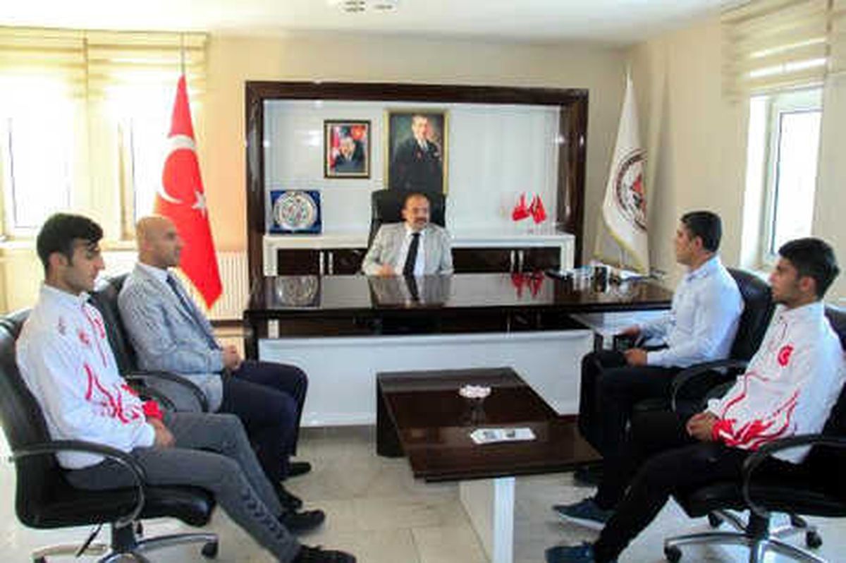 Bitlisli Kick Boks Şampiyonları, Vali Ustaoğlu\'nu Ziyaret Etti