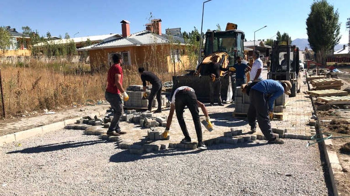 Çaldıran\'da Yol Çalışması