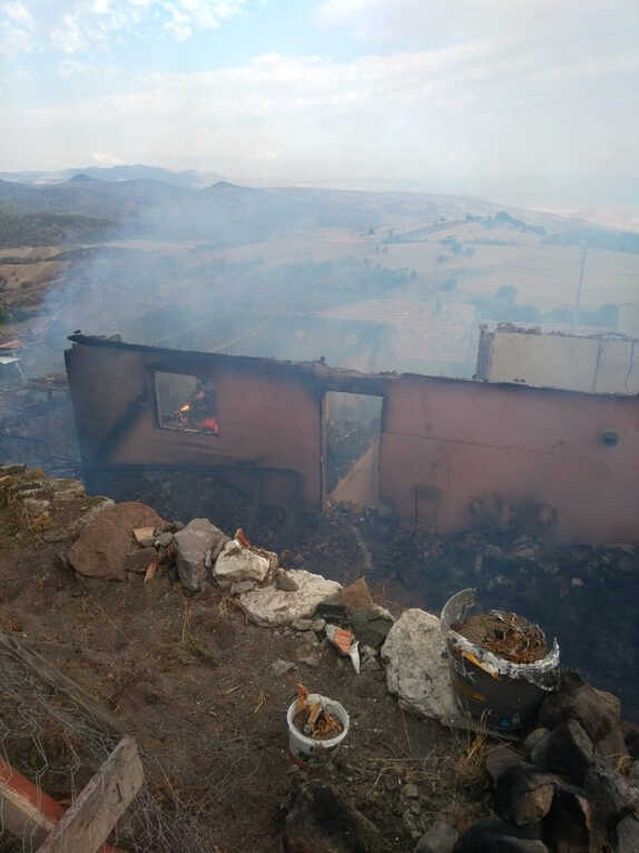 Çorum’da 2 Ev, 1 Ahır ve Samanlık Yandı Son Dakika