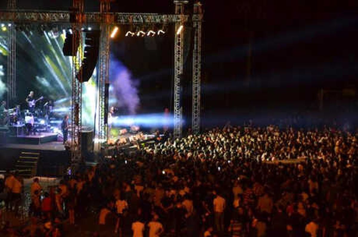 Daü\'lü Öğrenciler Mustafa Sandal Konseri ile Eğlendi