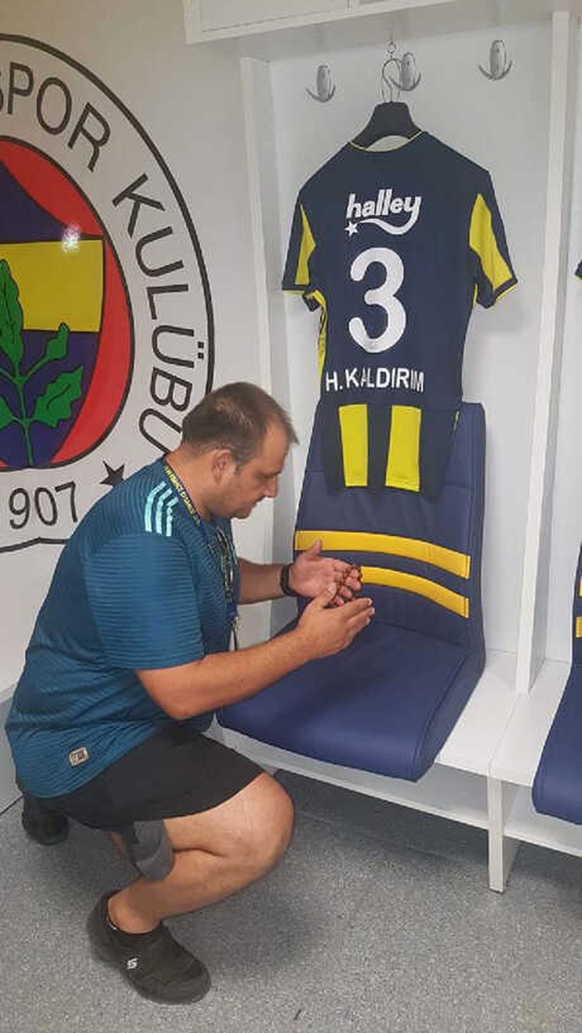 Derbiden Önce Hasan Ali\'ye Dua