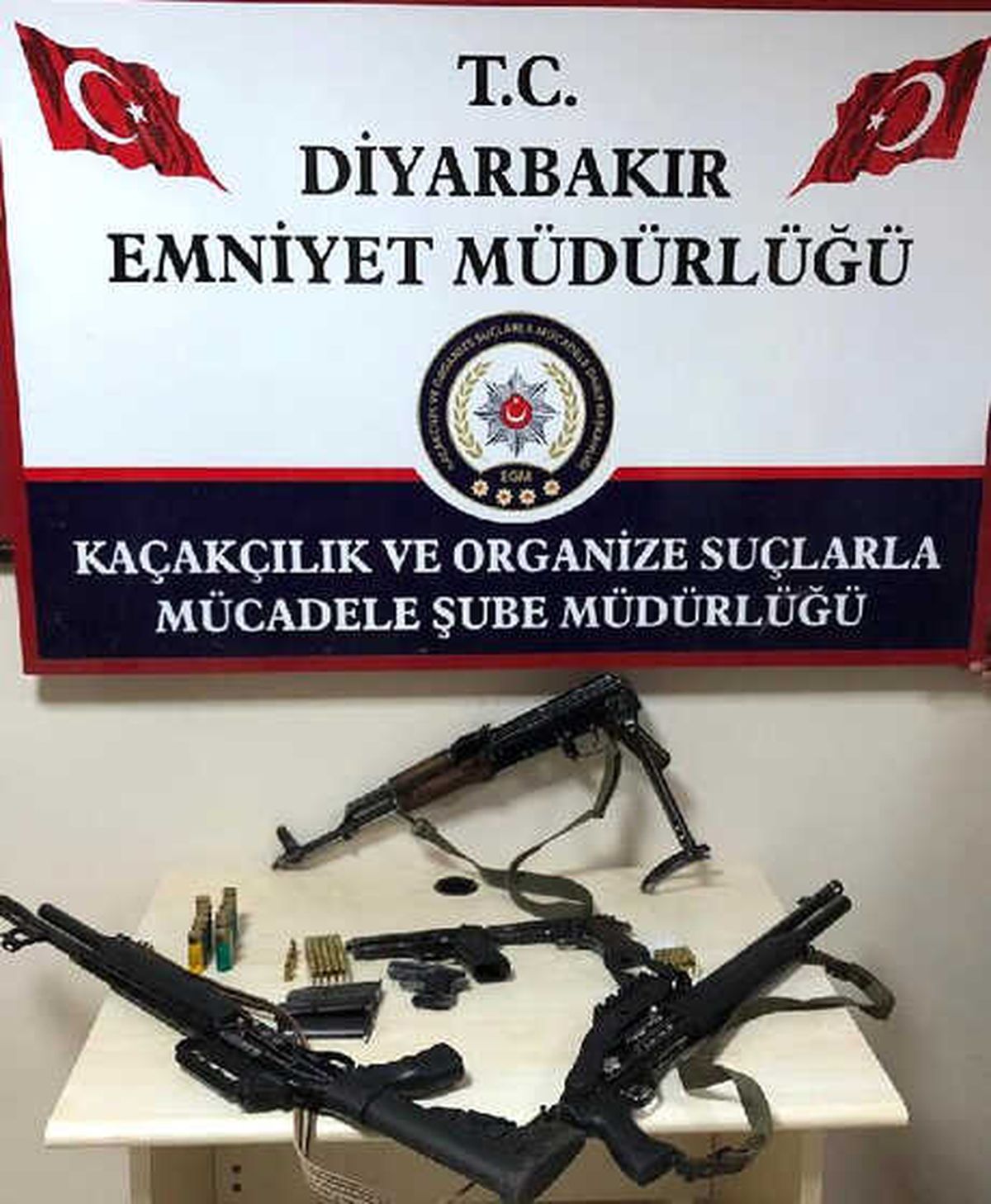 Diyarbakır Polisinden Silah Kaçakçılarına Operasyon: 10 Gözaltı