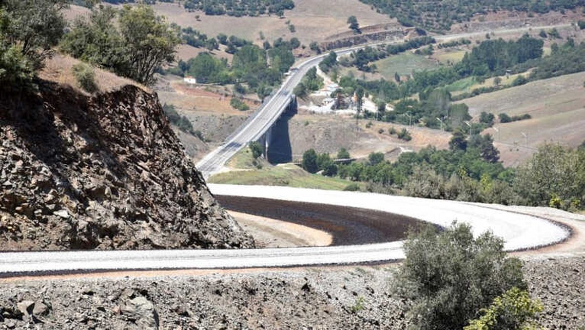 Dursunbey\'de İnsana Ait Olduğu İddia Edilen Kemikler Bulundu