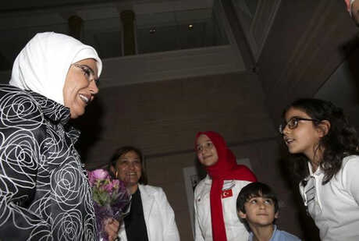 Emine Erdoğan, Maarif Vakfı Okulu Öğrencilerini Kabul Etti